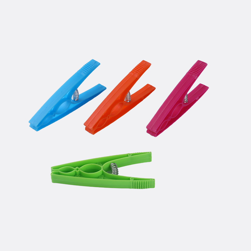 PLASTIC CLOTHES PEGS-1502