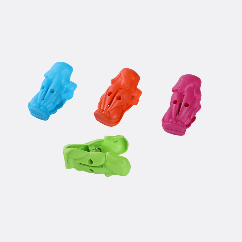 PLASTIC CLOTHES PEGS-1517