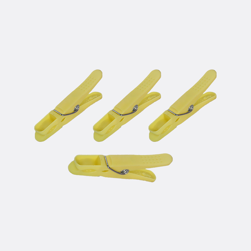 Wood/Plastic Clothes Pegs: Choosing Sustainability and Versatility for Laundry Care
